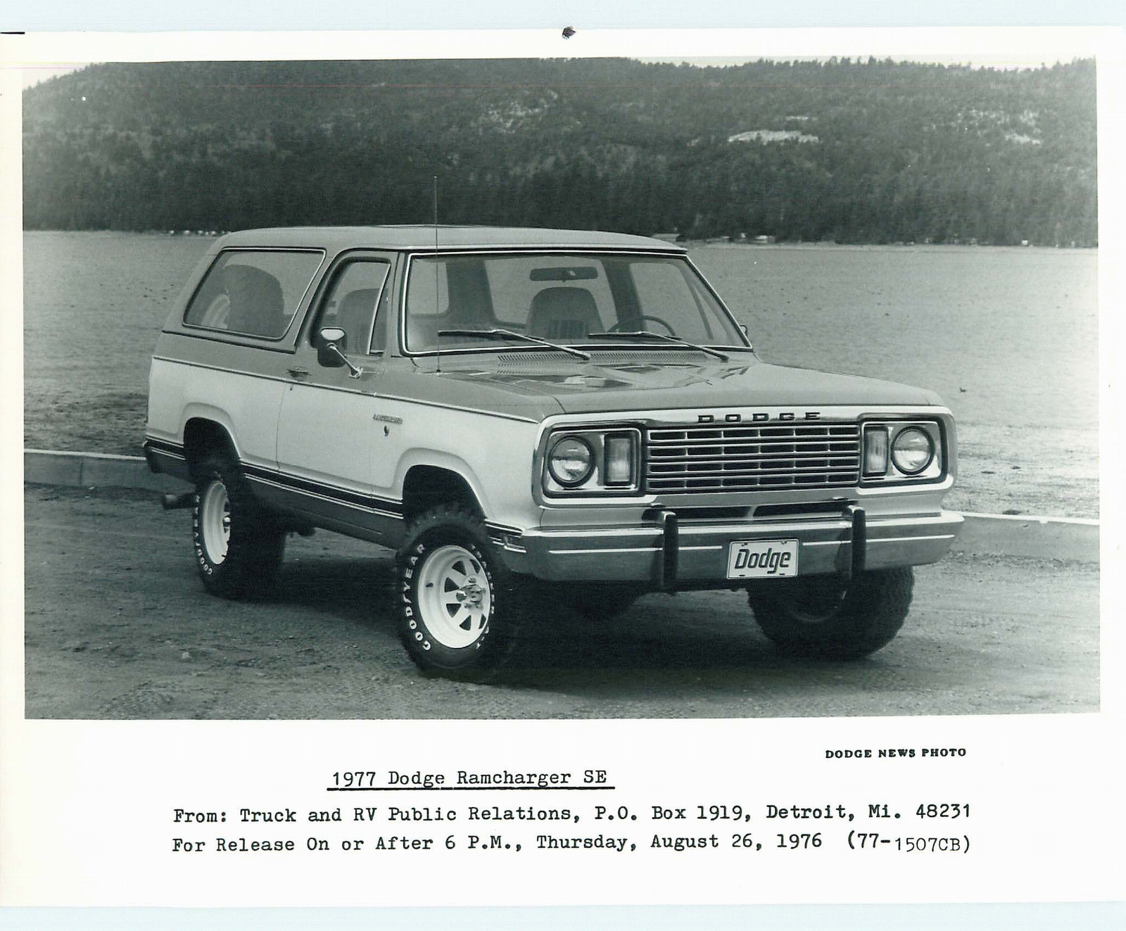 n_1977 Dodge Ramcharger PR Photo-06.jpg